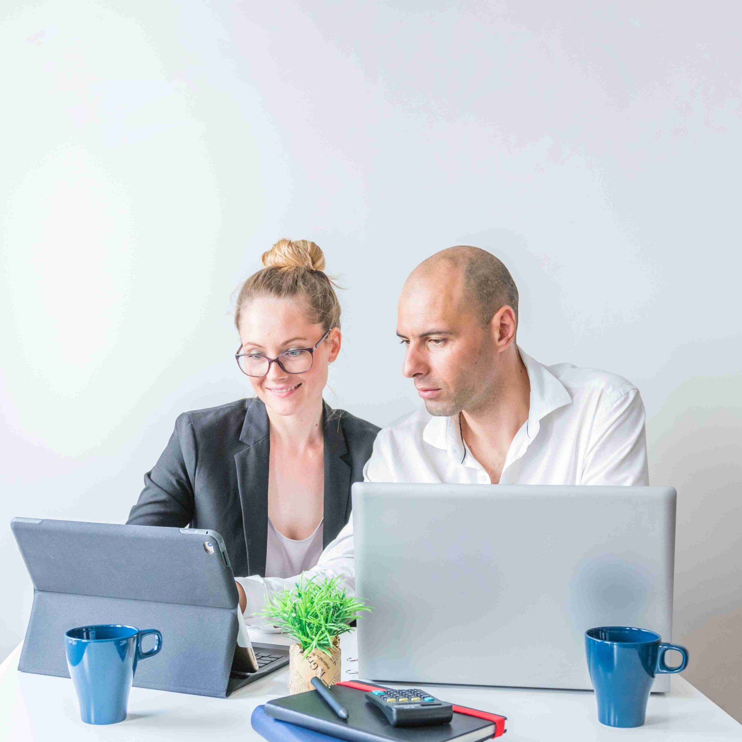 male-female-businesspeople-using-laptop-workplace_11zon